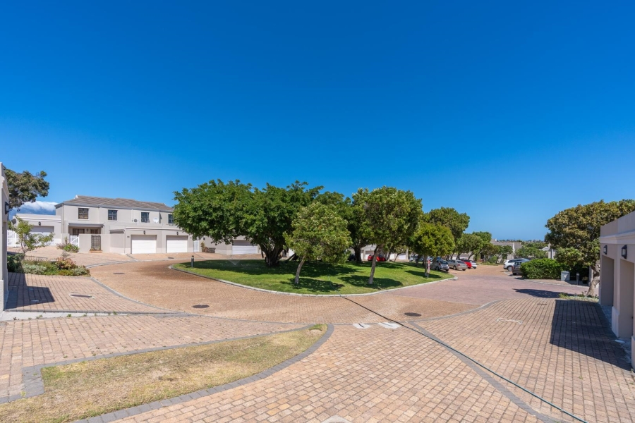 To Let 2 Bedroom Property for Rent in Royal Ascot Western Cape